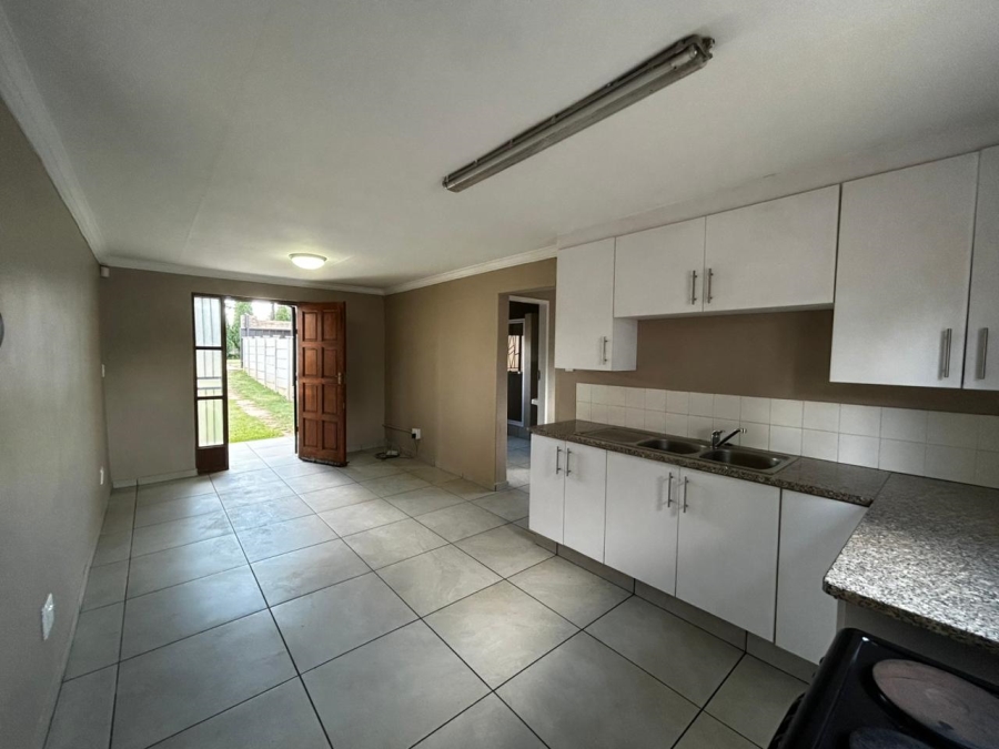 To Let 1 Bedroom Property for Rent in Waverley Gauteng