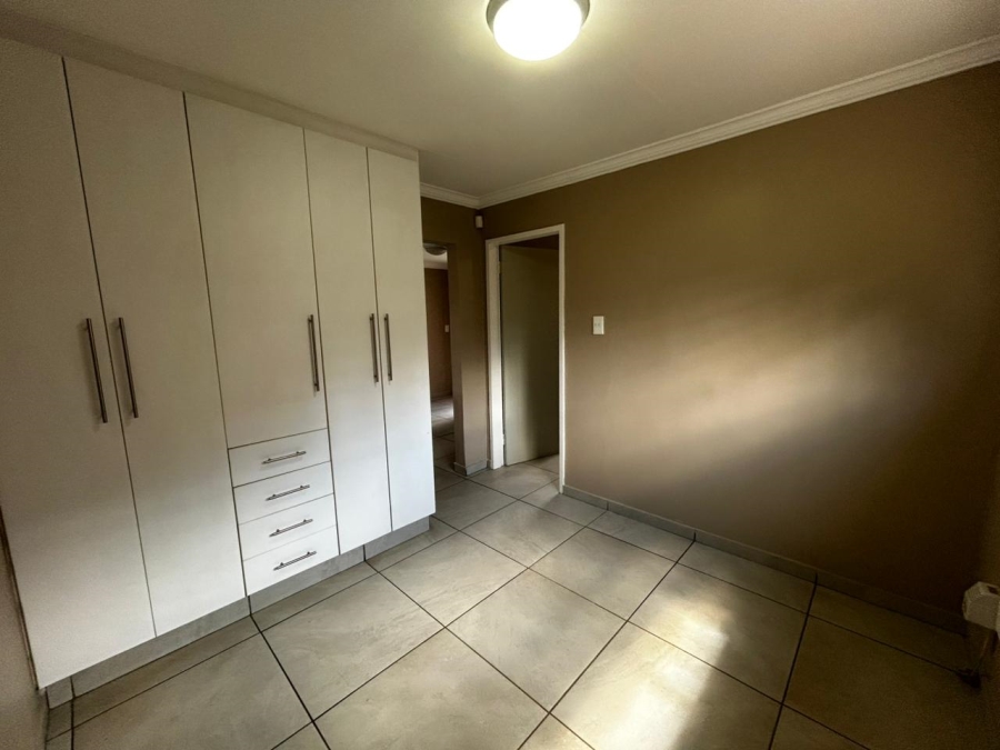 To Let 1 Bedroom Property for Rent in Waverley Gauteng