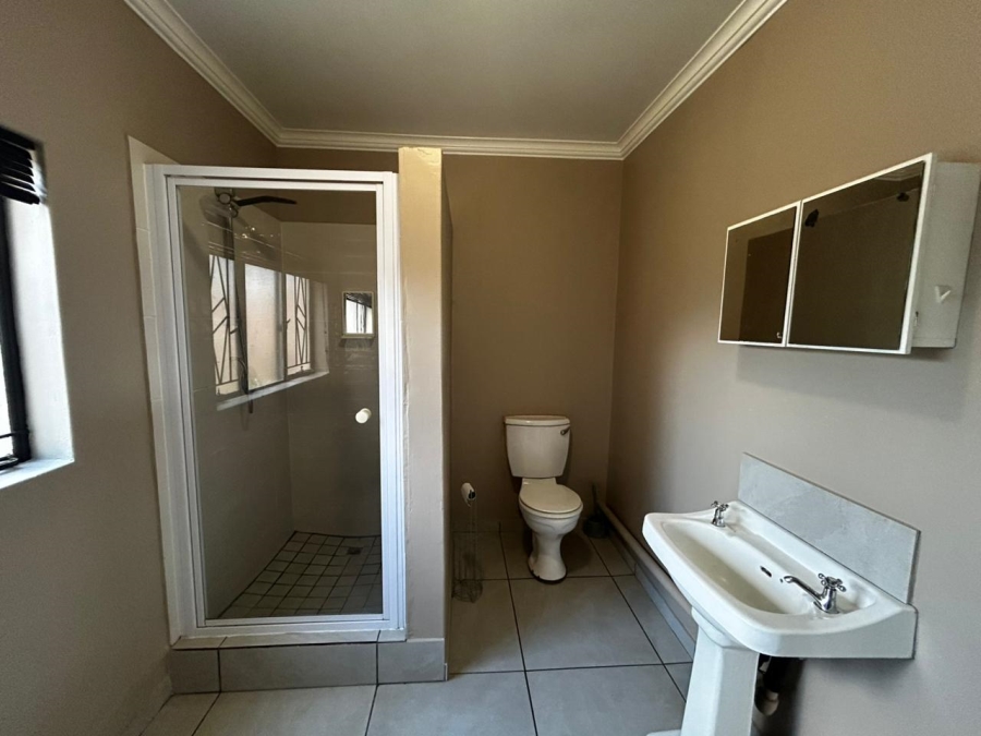 To Let 1 Bedroom Property for Rent in Waverley Gauteng