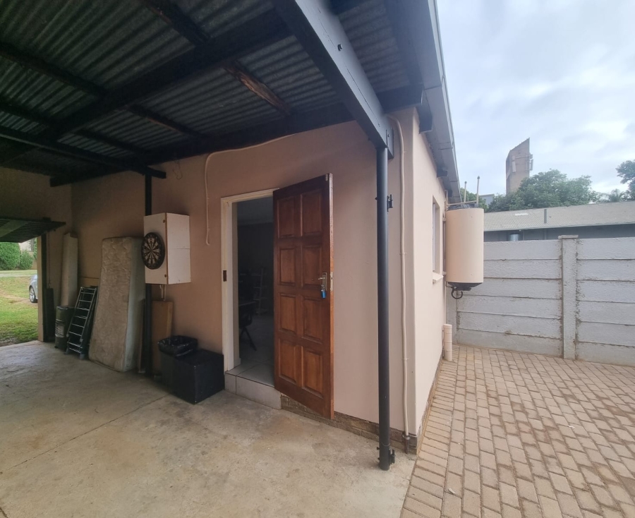 To Let 1 Bedroom Property for Rent in Waverley Gauteng