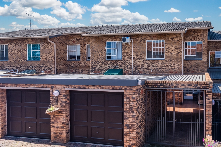 3 Bedroom Property for Sale in Fairland Gauteng