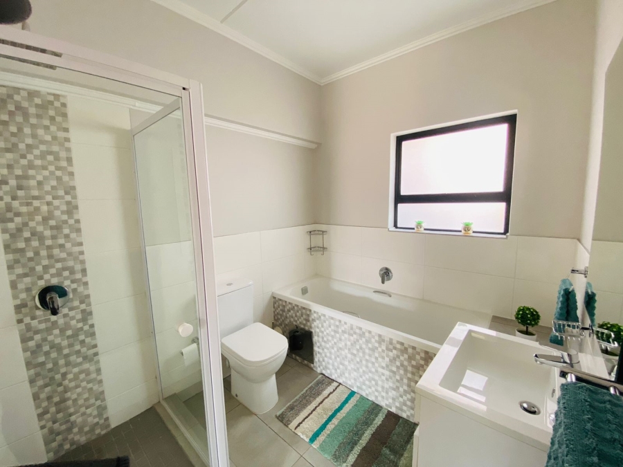 2 Bedroom Property for Sale in Glen Marais Gauteng