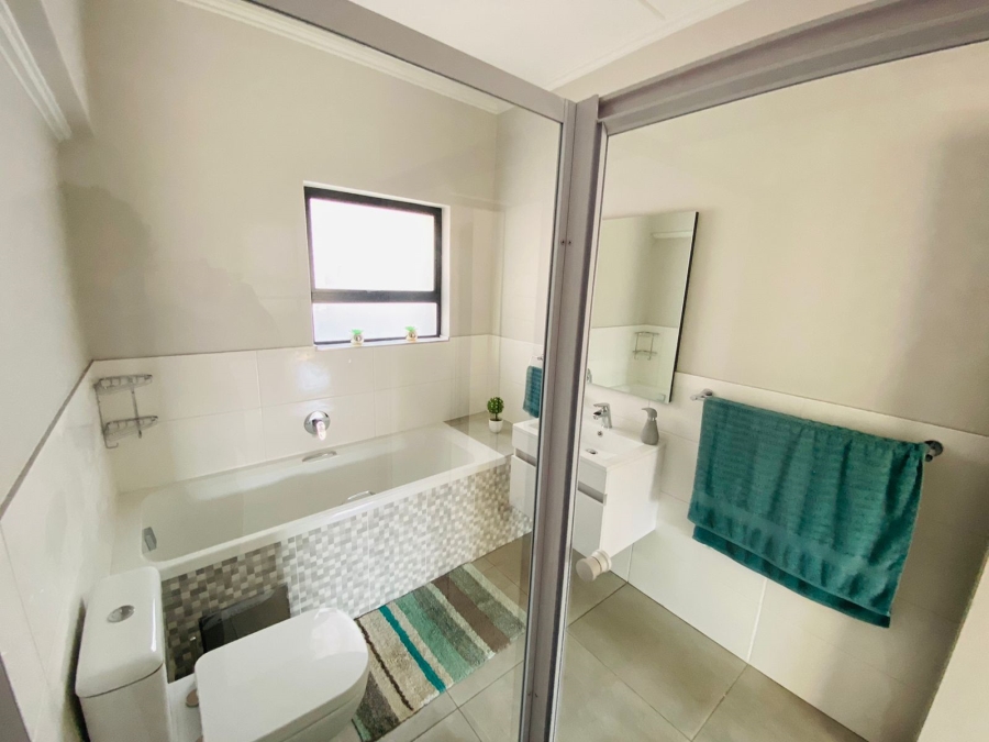 2 Bedroom Property for Sale in Glen Marais Gauteng