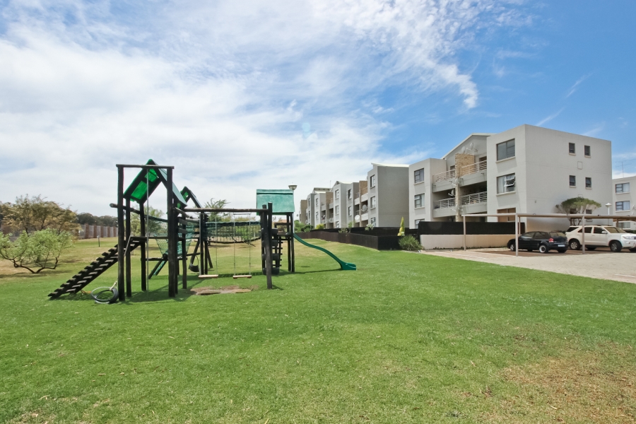 To Let 2 Bedroom Property for Rent in Greenstone Hill Gauteng