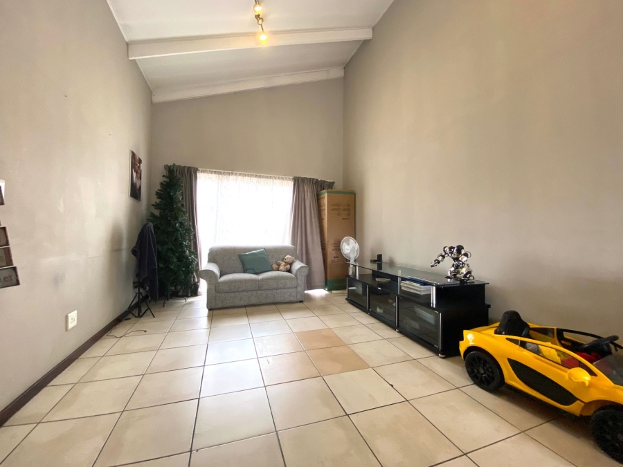 To Let 2 Bedroom Property for Rent in Greenstone Hill Gauteng