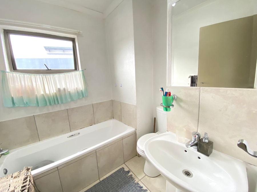 To Let 2 Bedroom Property for Rent in Greenstone Hill Gauteng