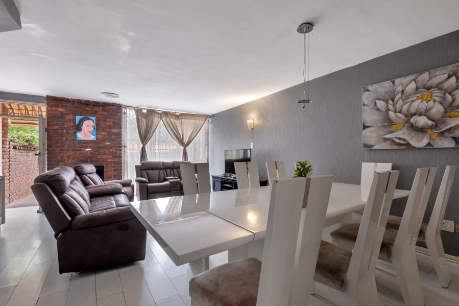 2 Bedroom Property for Sale in Windsor West Gauteng