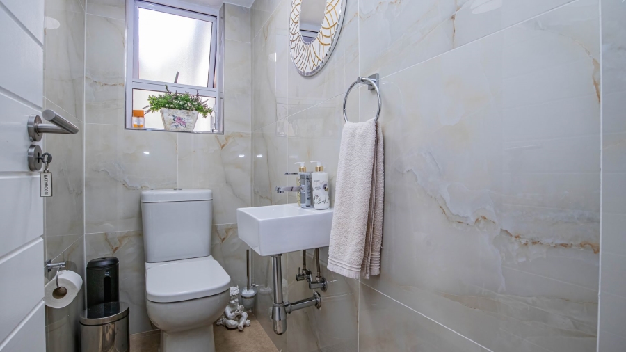 4 Bedroom Property for Sale in Rietvlei Heights Country Estate Gauteng