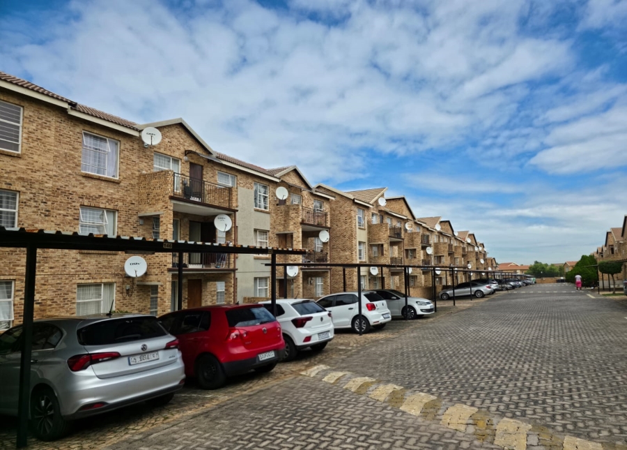 2 Bedroom Property for Sale in Honeypark Gauteng