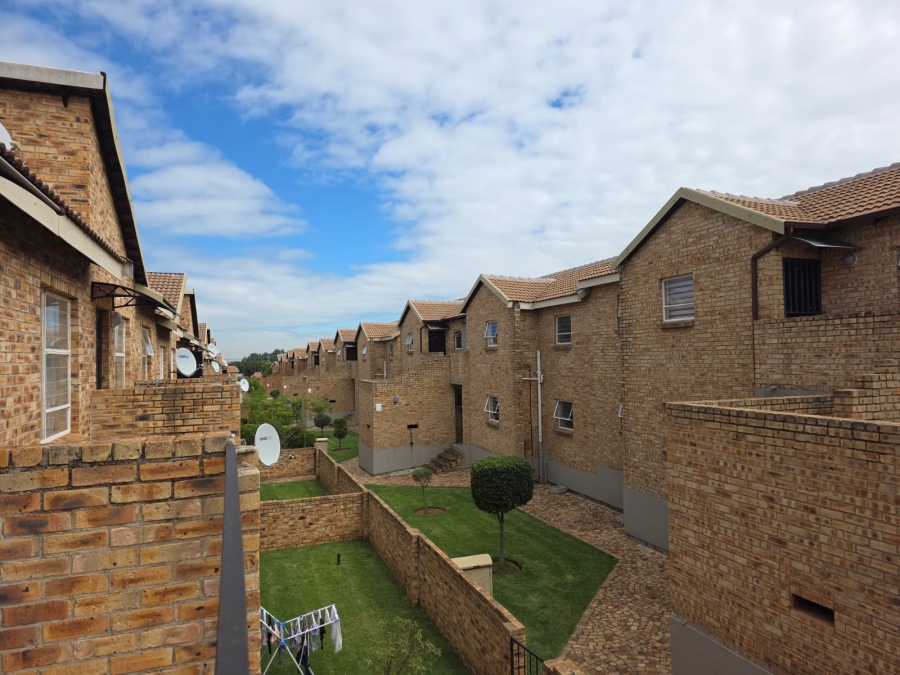 2 Bedroom Property for Sale in Honeypark Gauteng