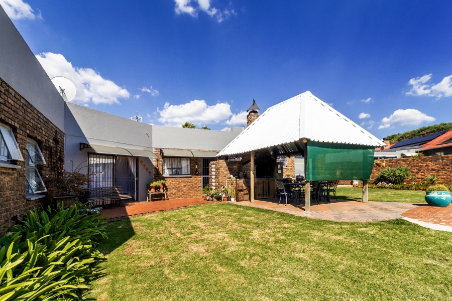 4 Bedroom Property for Sale in Pierre Van Ryneveld Gauteng