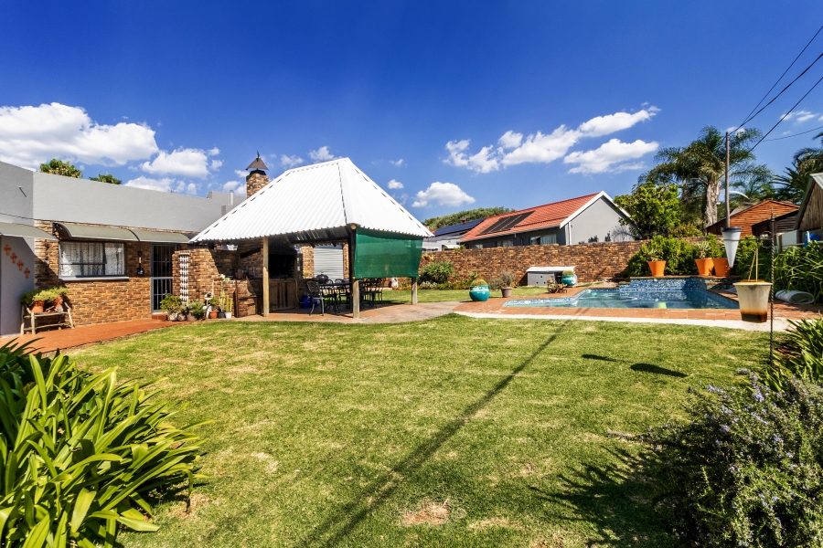 4 Bedroom Property for Sale in Pierre Van Ryneveld Gauteng