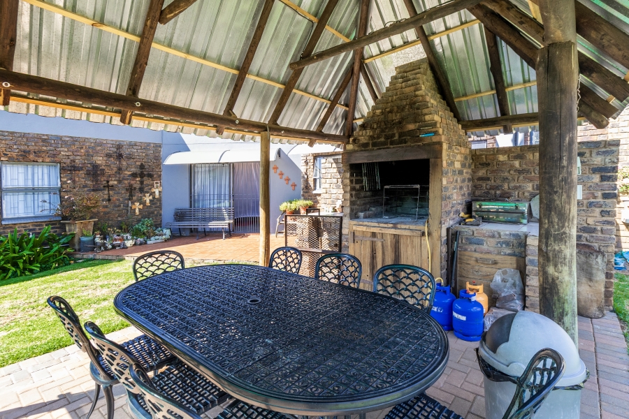 4 Bedroom Property for Sale in Pierre Van Ryneveld Gauteng