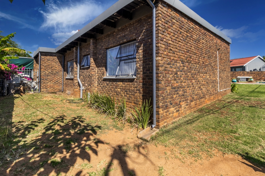 4 Bedroom Property for Sale in Pierre Van Ryneveld Gauteng