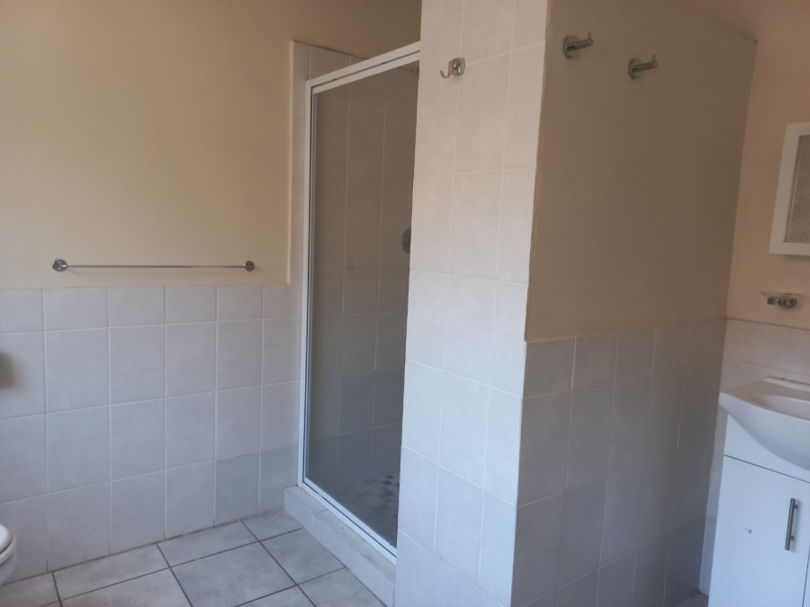 To Let 2 Bedroom Property for Rent in Edenvale Central Gauteng