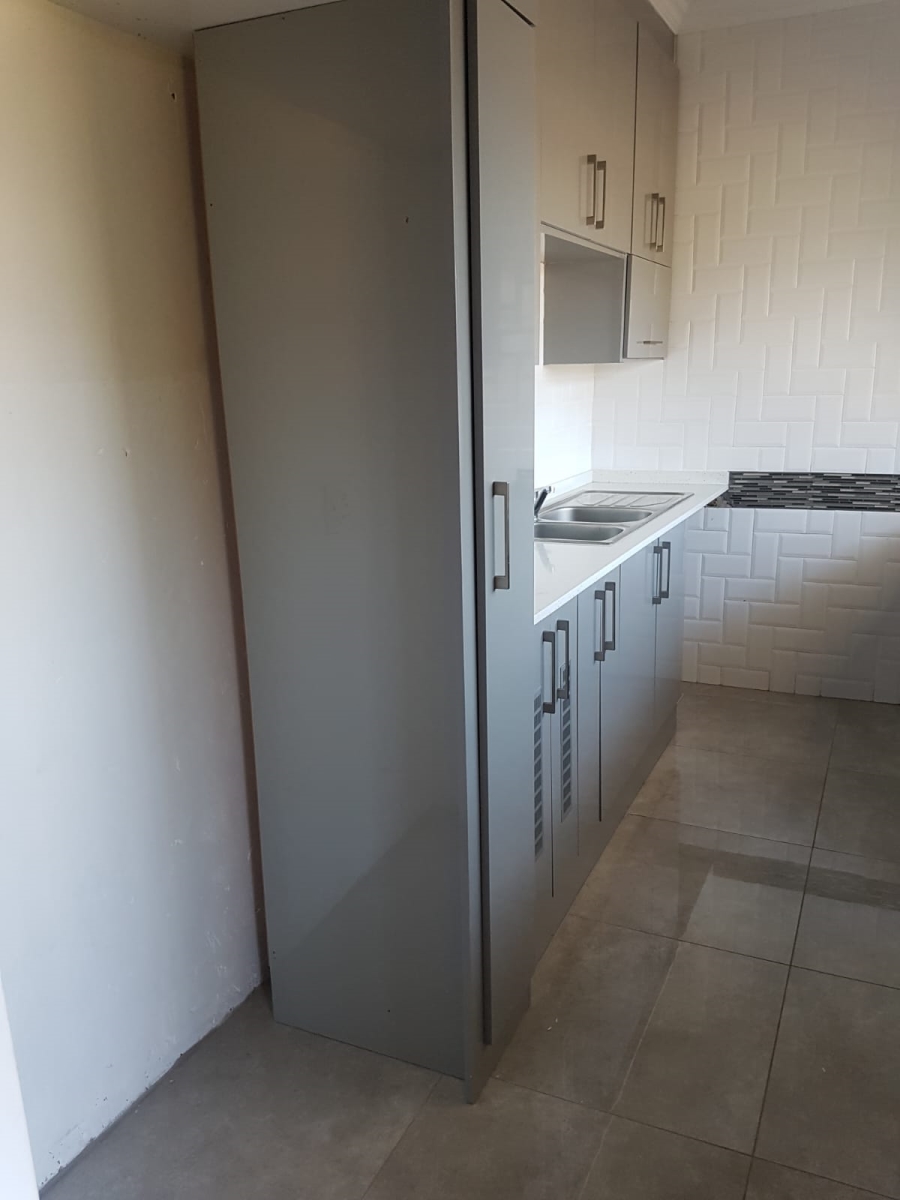 To Let 1 Bedroom Property for Rent in Orchards Gauteng