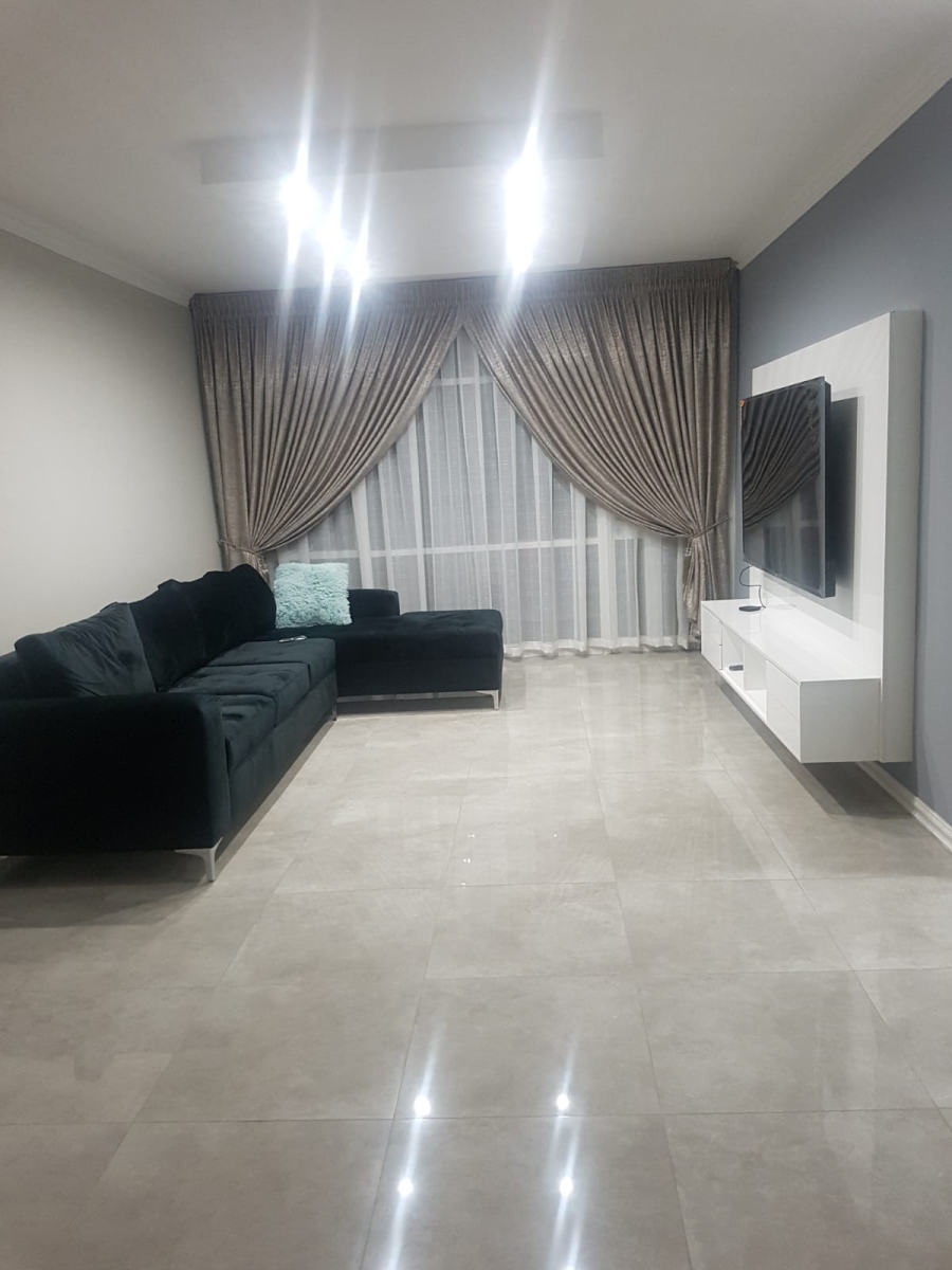 To Let 1 Bedroom Property for Rent in Orchards Gauteng