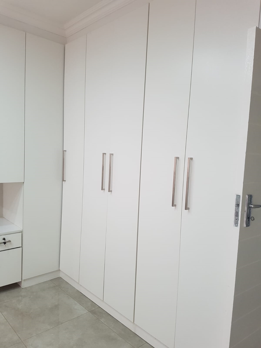 To Let 1 Bedroom Property for Rent in Orchards Gauteng