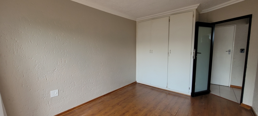 2 Bedroom Property for Sale in Lakefield Gauteng