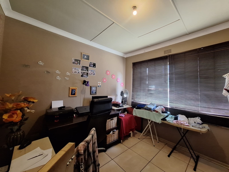 3 Bedroom Property for Sale in Rensburg Gauteng