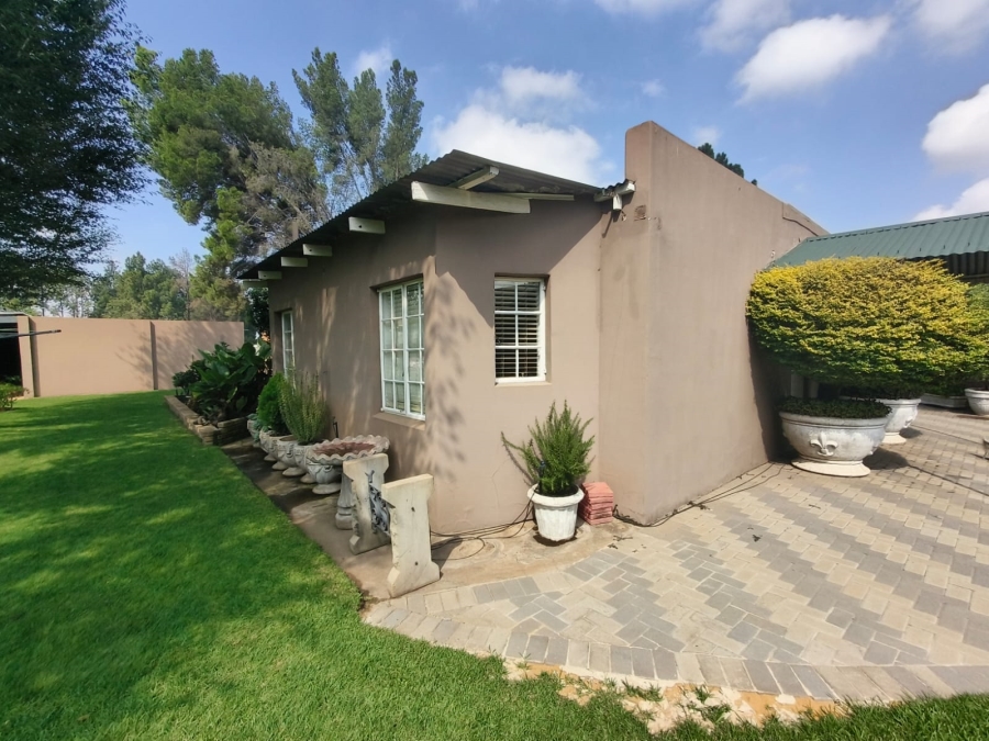 2 Bedroom Property for Sale in Unitas Park Gauteng