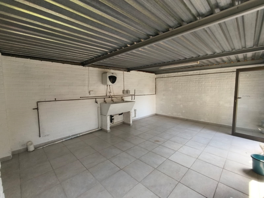 2 Bedroom Property for Sale in Unitas Park Gauteng