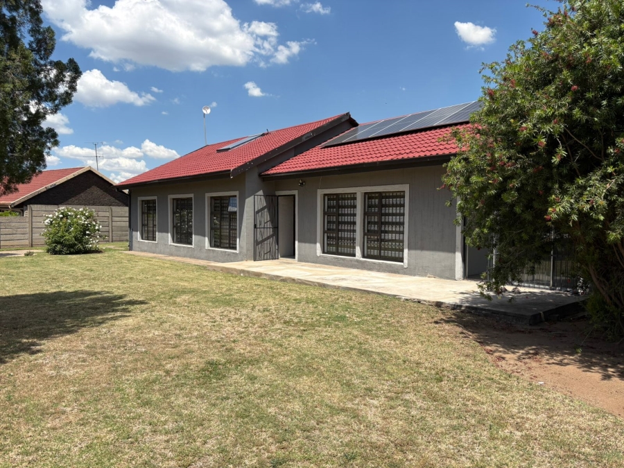 To Let 3 Bedroom Property for Rent in Bedworth Park Gauteng