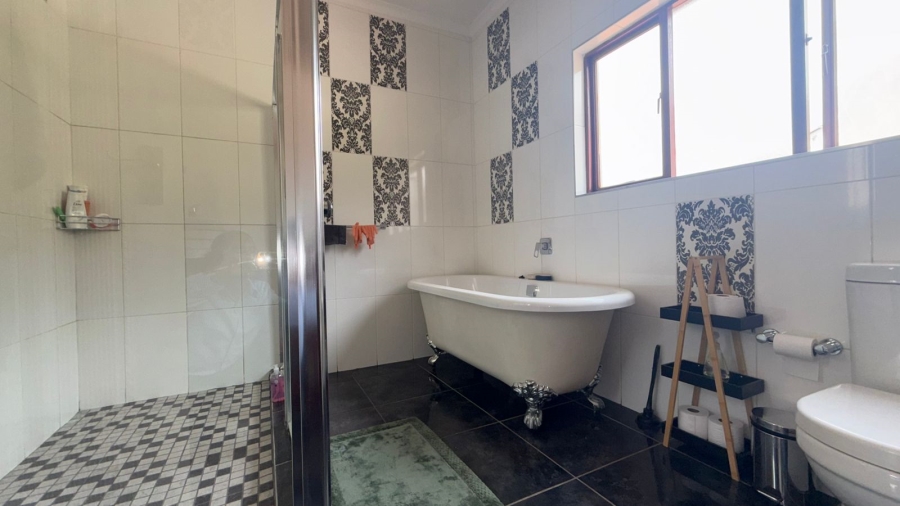 3 Bedroom Property for Sale in Allens Nek Gauteng