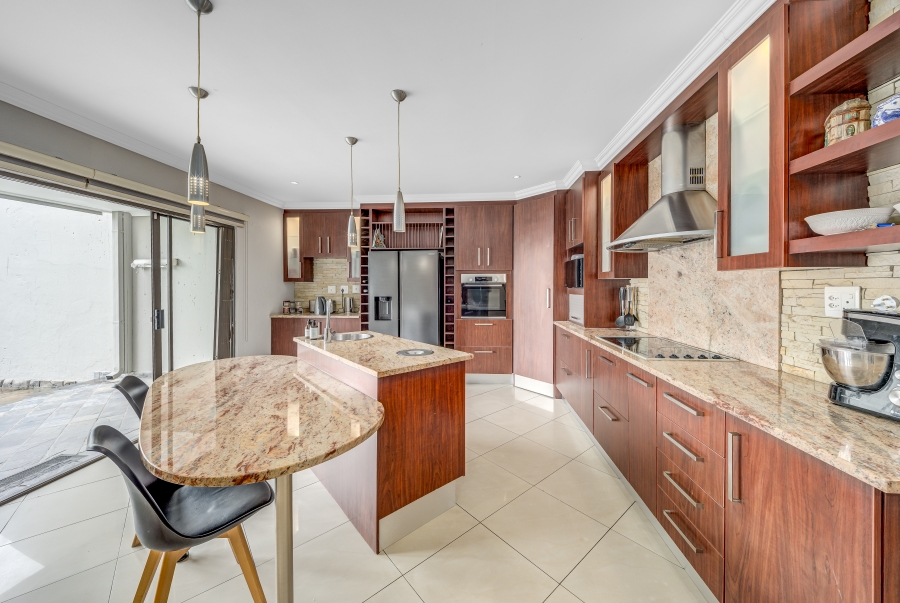 4 Bedroom Property for Sale in Barbeque Downs Gauteng