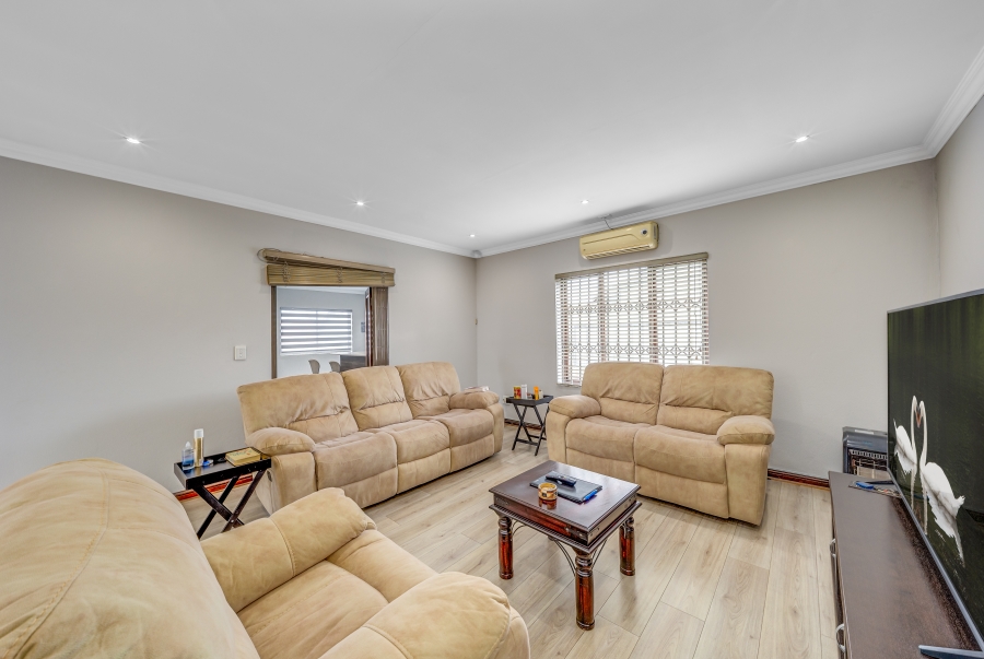 4 Bedroom Property for Sale in Barbeque Downs Gauteng