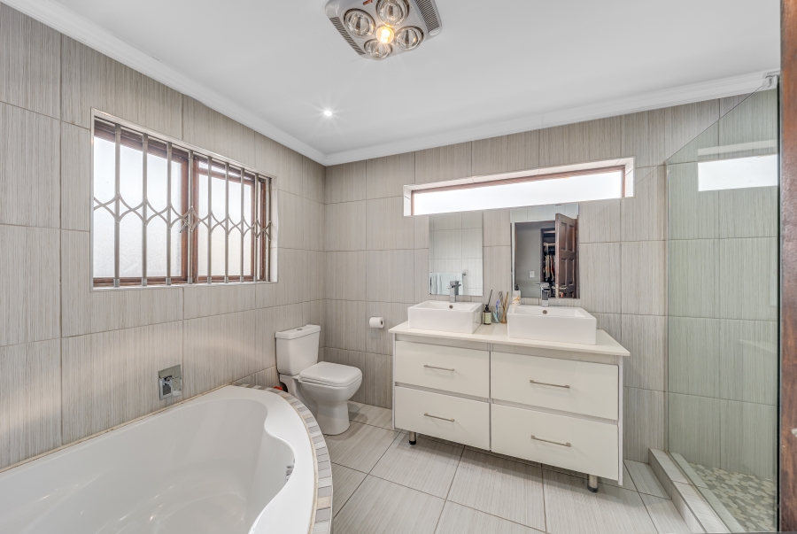 4 Bedroom Property for Sale in Barbeque Downs Gauteng