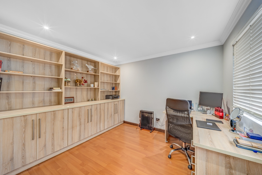 4 Bedroom Property for Sale in Barbeque Downs Gauteng