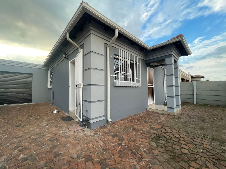 3 Bedroom Property for Sale in Denneoord Gauteng