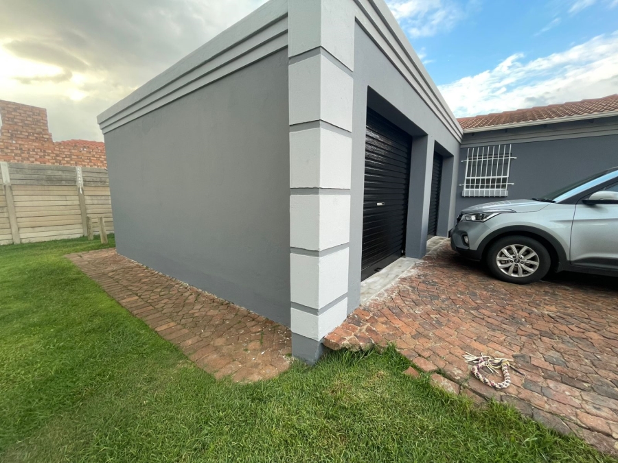 3 Bedroom Property for Sale in Denneoord Gauteng
