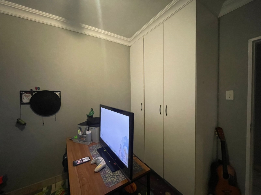 3 Bedroom Property for Sale in Denneoord Gauteng