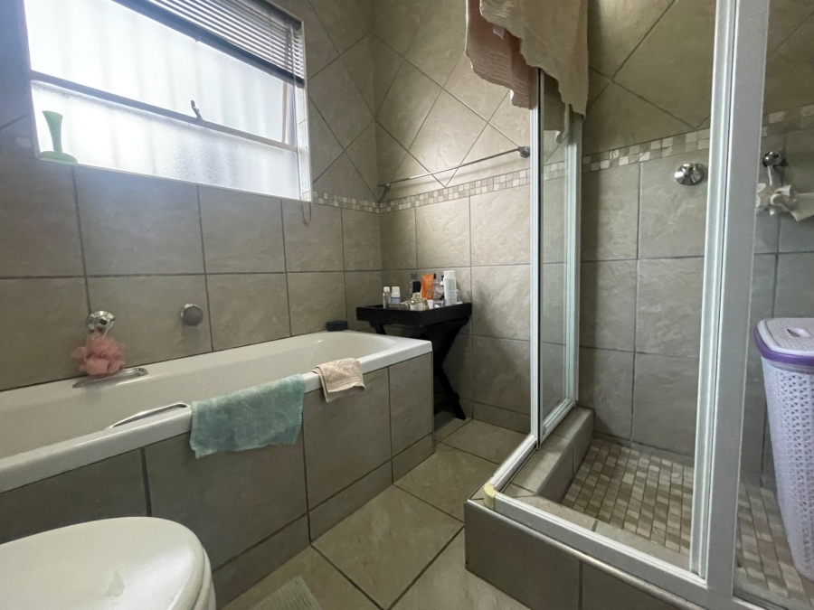 3 Bedroom Property for Sale in Denneoord Gauteng