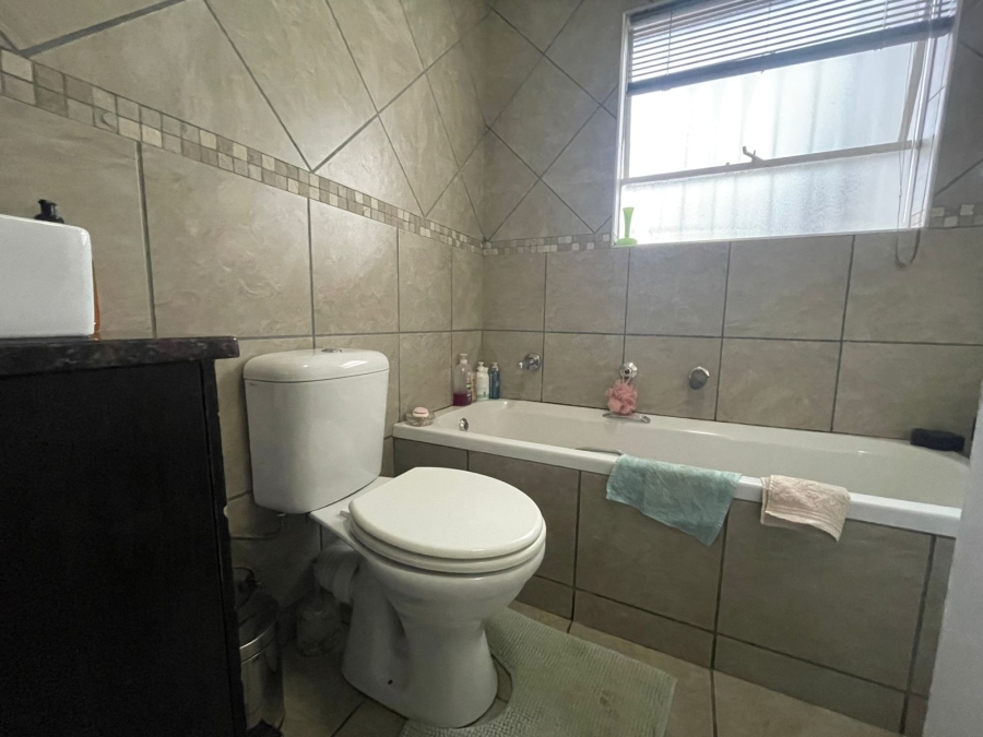 3 Bedroom Property for Sale in Denneoord Gauteng