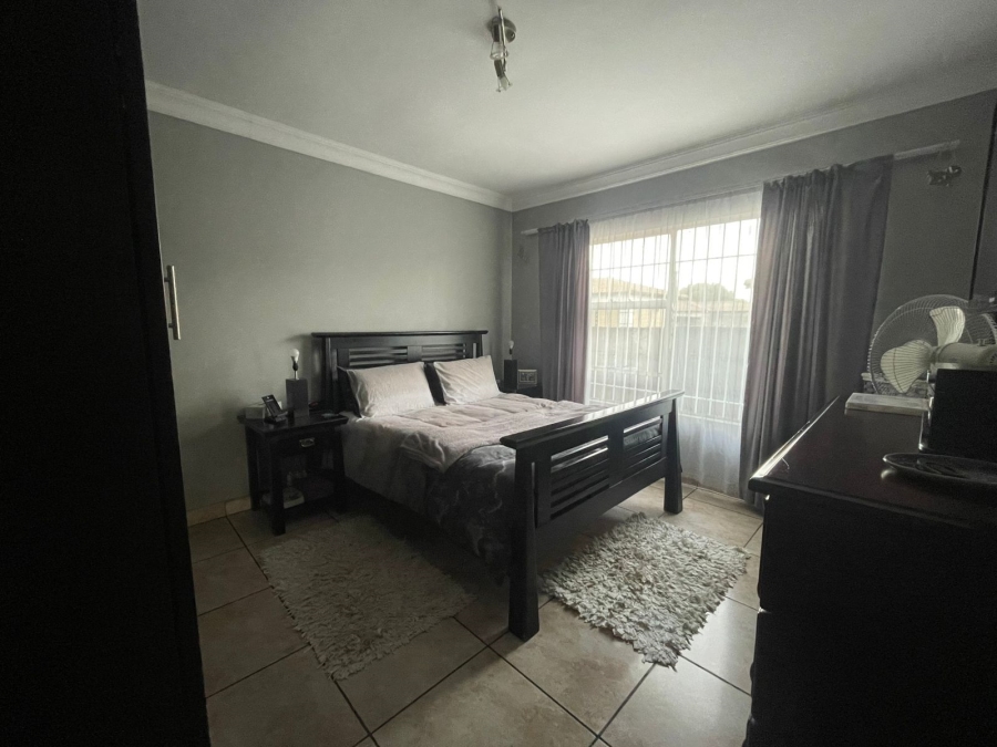 3 Bedroom Property for Sale in Denneoord Gauteng