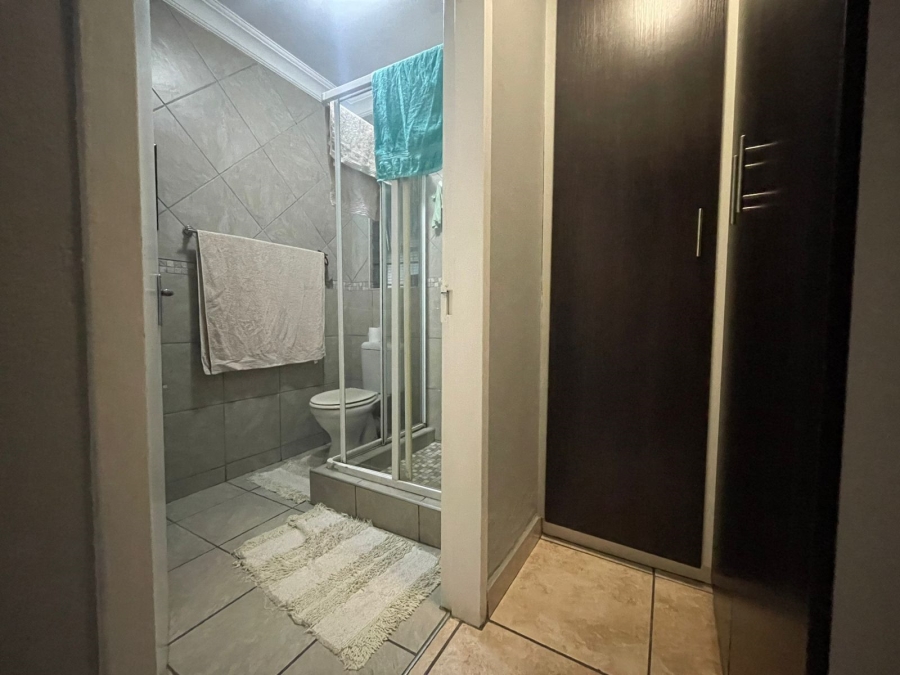 3 Bedroom Property for Sale in Denneoord Gauteng