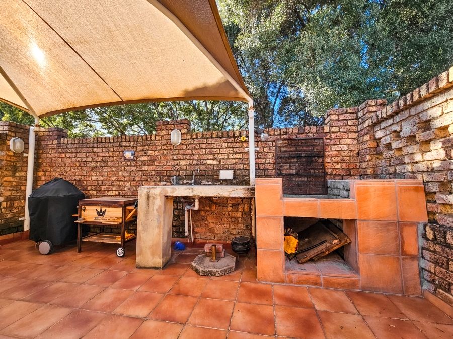 2 Bedroom Property for Sale in Garsfontein Gauteng