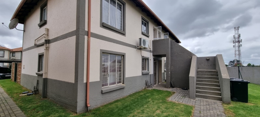 To Let 2 Bedroom Property for Rent in Sunward Park Gauteng