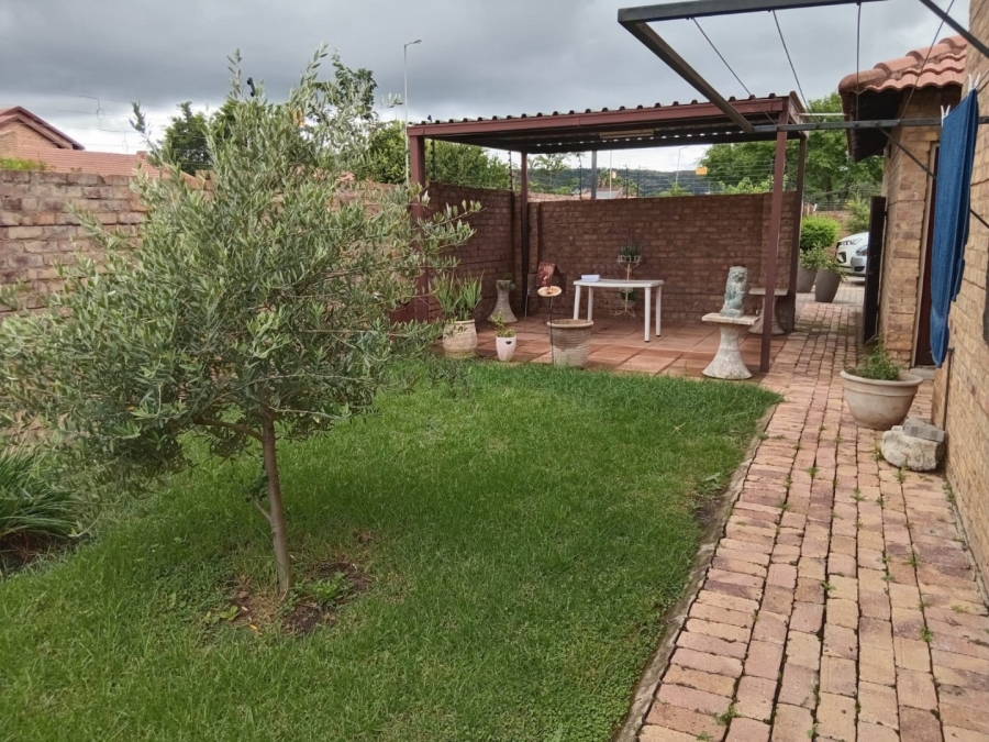 2 Bedroom Property for Sale in Annlin Gauteng