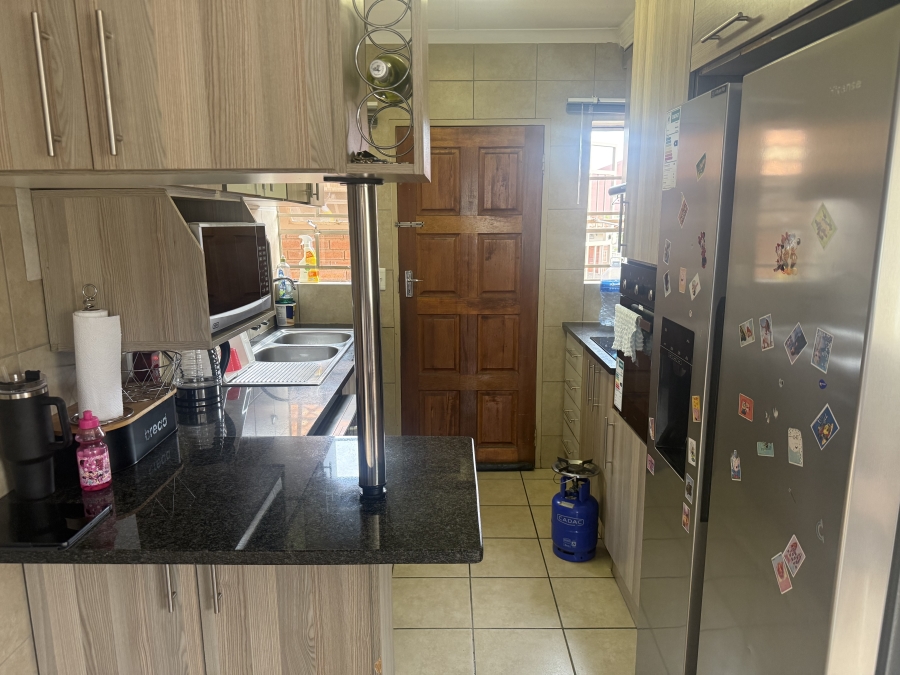 3 Bedroom Property for Sale in Thatch Hill Estate Gauteng