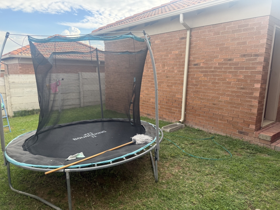 3 Bedroom Property for Sale in Thatch Hill Estate Gauteng