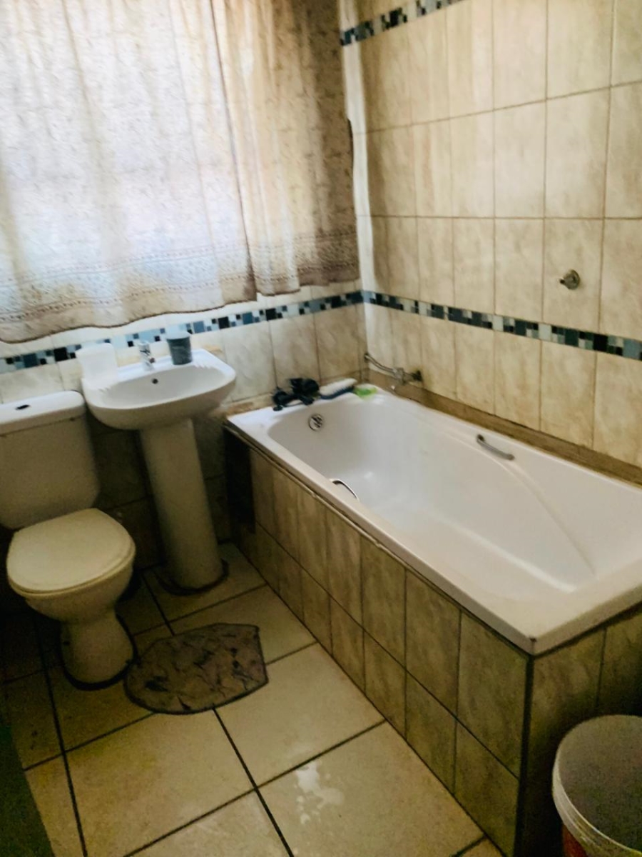 To Let 3 Bedroom Property for Rent in Lenasia Ext 3 Gauteng