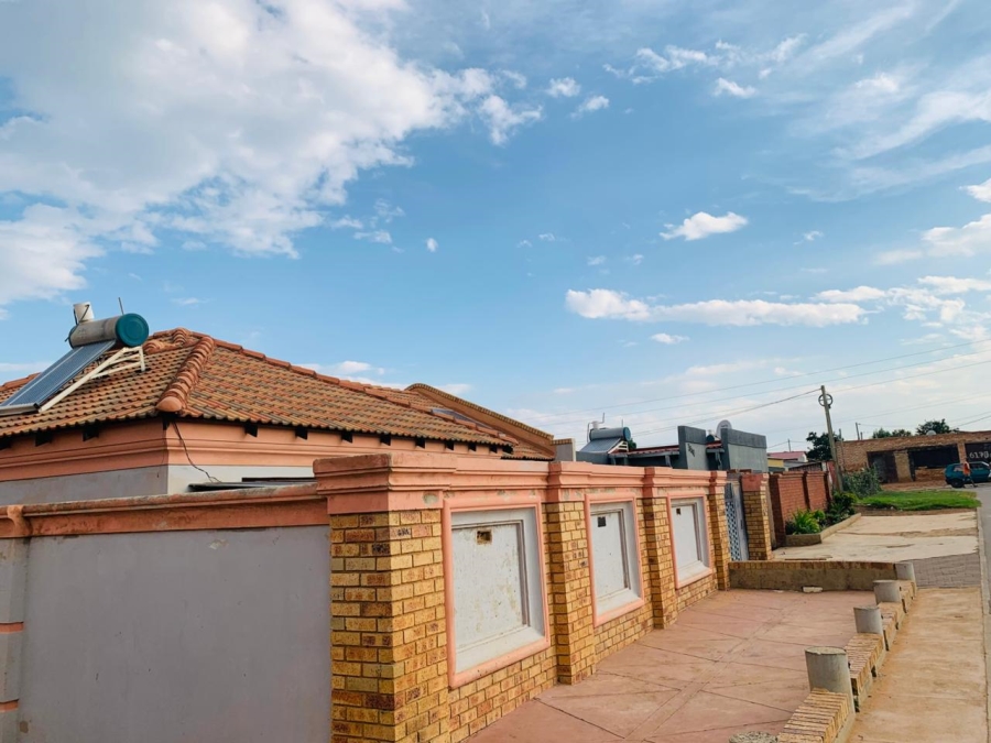 To Let 3 Bedroom Property for Rent in Lenasia Ext 3 Gauteng