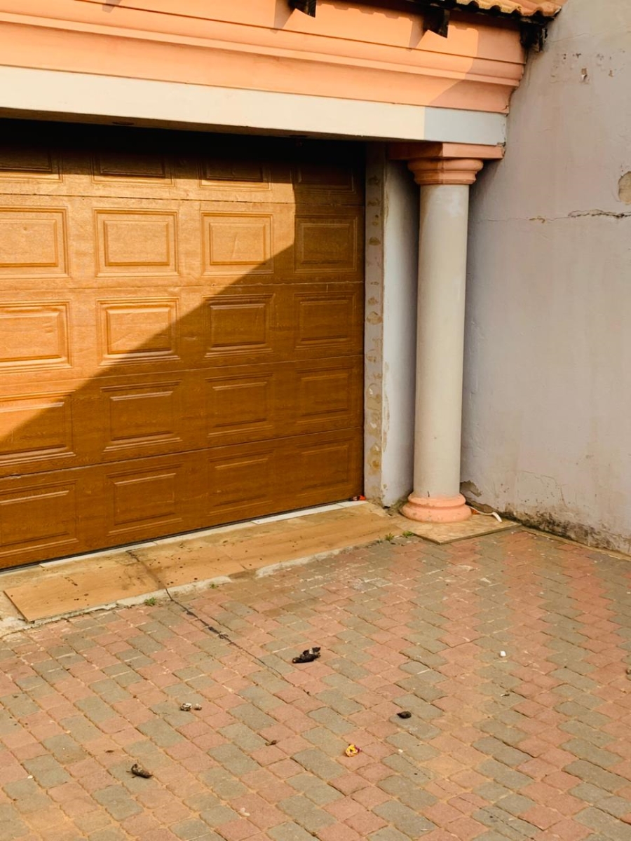 To Let 3 Bedroom Property for Rent in Lenasia Ext 3 Gauteng