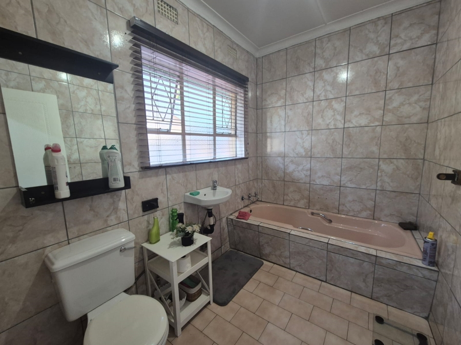 4 Bedroom Property for Sale in Vanderbijlpark SE 7 Gauteng