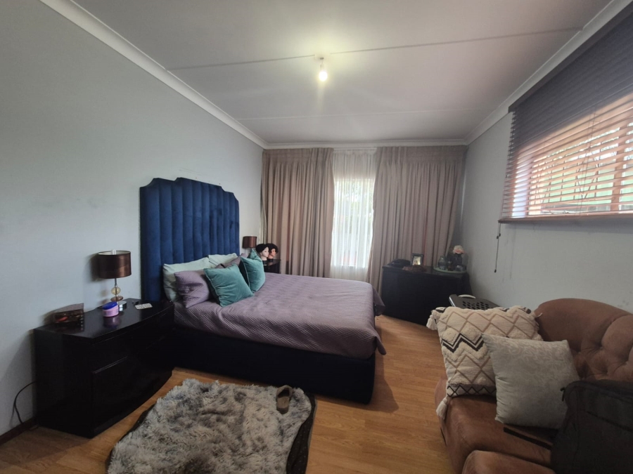 4 Bedroom Property for Sale in Vanderbijlpark SE 7 Gauteng