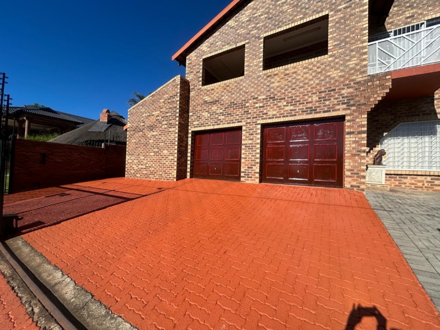 6 Bedroom Property for Sale in Rant En Dal Gauteng